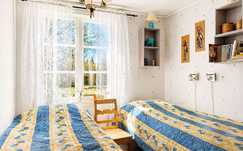 Gröndal: Møbel, Indretning, Gulvbelægning, Stol, Etage, Bord, Køkken & Spisebord, Skygge, Loft, Bejdse
