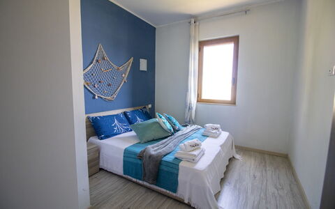 Mediterranea'S House Otranto: Møbel, Træ, Etage, Indretning, Gulvbelægning, Sengetøj, Textile, Soveværelse, Værelse, Seng