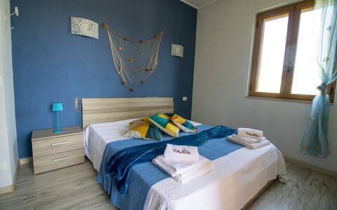 Mediterranea'S House Otranto: Møbel, Etage, Gulvbelægning, Træ, Indretning, Textile, Soveværelse, Værelse, Seng, Sengetøj