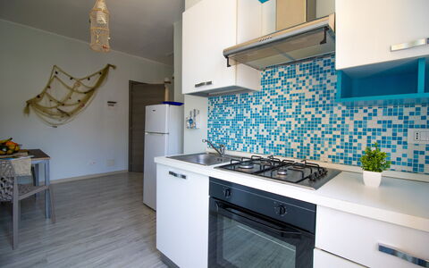 Mediterranea'S House Otranto: Træ, Gulvbelægning, Indretning, Etage, Lejlighed, Møbel, Værelse, Køkken, Bejdse, Countertop