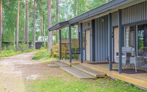 Ranta 1: Sommerhus, Sidespor, Garden Bygninger, Skygge, Gård, Bjælkehytte, Hårdttræ, Veranda, Udendørs Struktur, Backyard