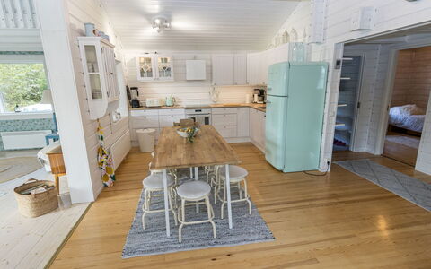 Teurajärven Helmi: Gulvbelægning, Indretning, Etage, Trægulve, Træ, Køkken, Loft, Møbel, Countertop, Større Bandage