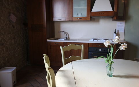 Residence Borgodamare: Møbel, Træ, Gulvbelægning, Indretning, Etage, Køkken & Spisebord, Køkken, Bord, Countertop, Værelse