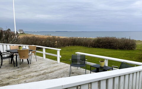 Edla - 35M from the Sea: Himmel, Træ, Land Lot, Sky, Veranda, Dæk, Udendørs Møbler, Altan, Skygge, Hårdttræ