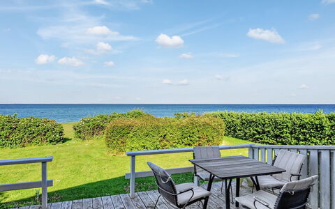 Edla - 35M from the Sea: Blå, Horisont, Møbel, Hav, Udendørs Møbler, Coastal Og Oceaniske Landskabsformer, Sky, Ocean, Kyst, Kyst