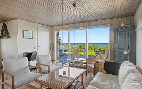 Edla - 35M from the Sea: Møbel, Indretning, Etage, Gulvbelægning, Træ, Loft, Værelse, Bord, Stol, Stue