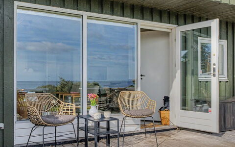 Edla - 35M from the Sea: Himmel, Møbel, Træ, Udendørs Møbler, Bord, Stol, Sky, Udendørs Bord, Hårdttræ, Planke