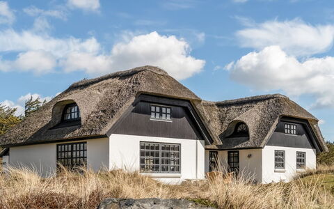 Dorit - 450M from the Sea: Blå, Sommerhus, Hus, Hjem, Stuehus, Estate, Sidespor