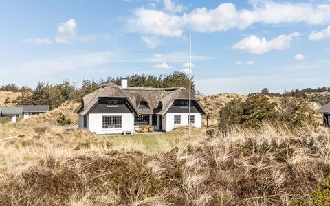 Dorit - 450M from the Sea: Blå, Sommerhus, Hus, Hjem, Stuehus, Estate, Sidespor