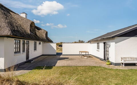 Dorit - 450M from the Sea: Blå, Sommerhus, Hus, Hjem, Stuehus, Estate, Sidespor