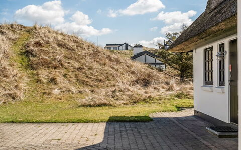 Dorit - 450M from the Sea: Blå, Sommerhus, Hus, Hjem, Stuehus, Estate, Sidespor