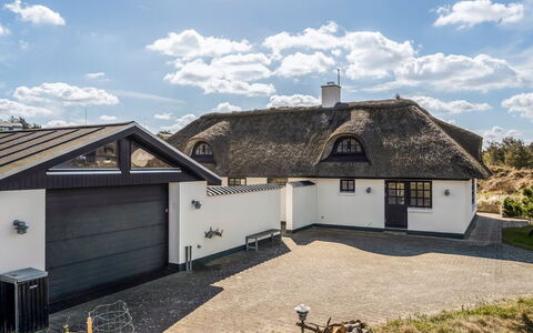 Dorit - 450M from the Sea: Blå, Sommerhus, Hus, Hjem, Stuehus, Estate, Sidespor