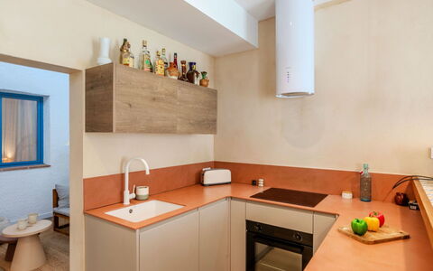 L'Ametlla de Mar 388: Indretning, Countertop, Køkken, Væg, Gulvbelægning, Træ, Køkken Apparat, Sanitærarmatur, Etage, Loft