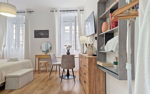 Anna: Møbel, Stol, Udendørs Møbler, Udendørs Bord, Gårdhave, Køkken & Spisebord, Skygge, Design, Udendørs Struktur, Kaffebord