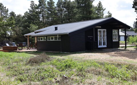 Momo - 2.8Km from the Sea: Træ, Hus, Tag, Hjem, Sommerhus, Dør, Land Lot, Sidespor, Garden Bygninger, Skur