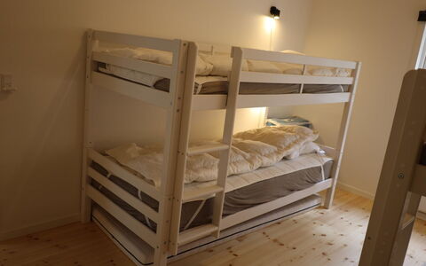 Momo - 2.8Km from the Sea: Træ, Etage, Gulvbelægning, Køjeseng, Bejdse, Hårdttræ, Soveværelse, Sengetøj, Bed Frame, Seng