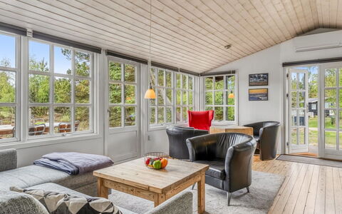 Momo - 2.8Km from the Sea: Blå, Sommerhus, Hus, Hjem, Stuehus, Estate, Sidespor