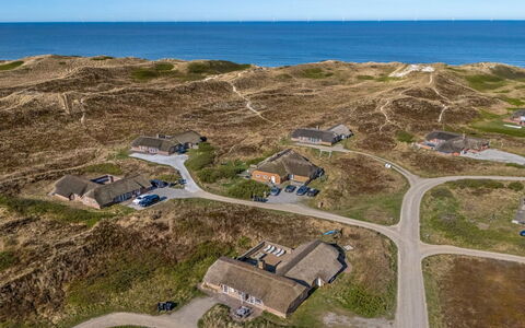 Riika - from the Sea: Landskab, Økoregion, Land Lot, Terræn, Hældning, Faldt, Chaparral, Landsby, Hytte