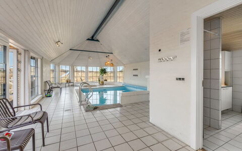 Riika - from the Sea: Etage, Gulvbelægning, Loft, Kompositmateriale, Svømmepøl, Udvej, Flise, Hotel, Design, Dagslys
