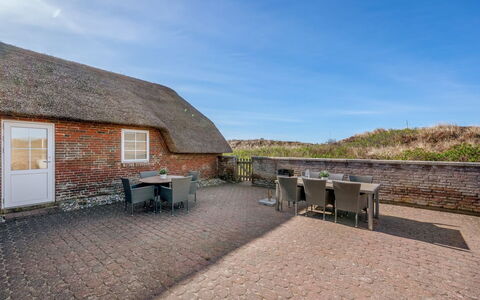 Riika - from the Sea: Træ, Tag, Arkitektur, Hjem, Hus, Sommerhus, Sidespor, Hårdttræ, Hældning, Estate