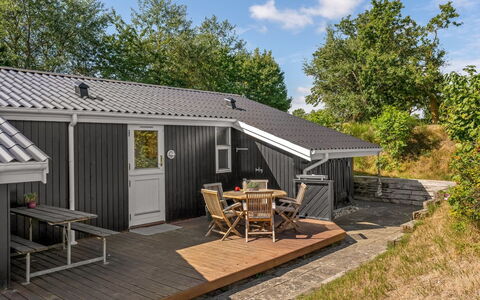 Stefan - 50M from the Sea: Tag, Hus, Hjem, Sommerhus, Dør, Sidespor, Dæk, Veranda, Planke, Hårdttræ