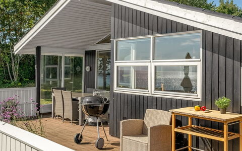 Stefan - 50M from the Sea: Tag, Hus, Hjem, Sommerhus, Dør, Sidespor, Dæk, Veranda, Planke, Hårdttræ