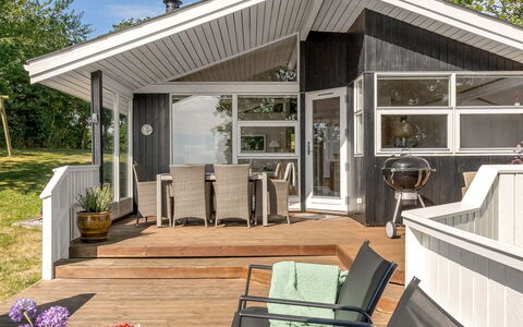 Stefan - 50M from the Sea: Tag, Hus, Hjem, Sommerhus, Dør, Sidespor, Dæk, Veranda, Planke, Hårdttræ