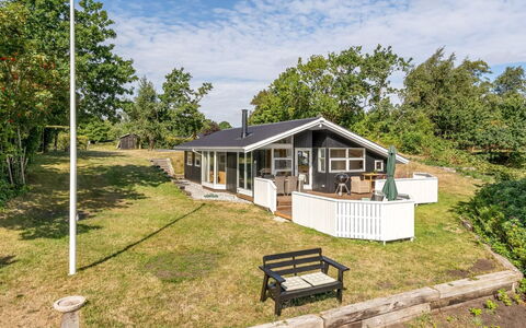 Stefan - 50M from the Sea: Tag, Hus, Hjem, Sommerhus, Dør, Sidespor, Dæk, Veranda, Planke, Hårdttræ