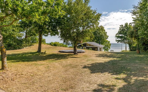 Stefan - 50M from the Sea: Tag, Hus, Hjem, Sommerhus, Dør, Sidespor, Dæk, Veranda, Planke, Hårdttræ
