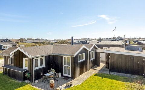 Niela - 300M from the Sea: Blå, Sommerhus, Hus, Hjem, Stuehus, Estate, Sidespor