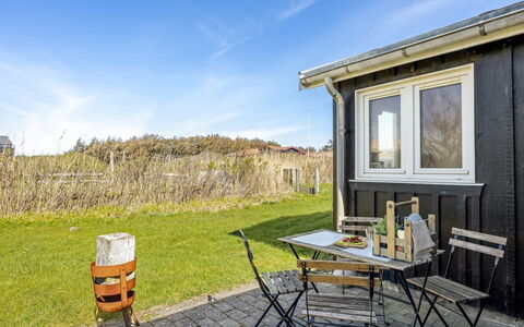 Niela - 300M from the Sea: Blå, Sommerhus, Hus, Hjem, Stuehus, Estate, Sidespor