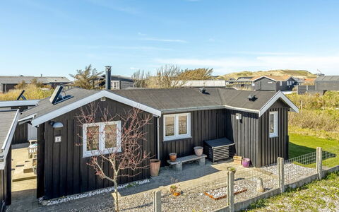 Niela - 300M from the Sea: Blå, Sommerhus, Hus, Hjem, Stuehus, Estate, Sidespor