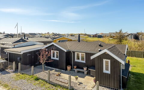 Niela - 300M from the Sea: Blå, Sommerhus, Hus, Hjem, Stuehus, Estate, Sidespor