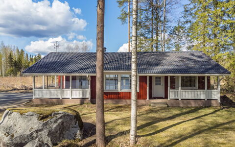 Järvitupa: Græs, Hus, Sommerhus, Land Lot, Hjem, Estate, Lawn, Sidespor, Stuehus, Veranda