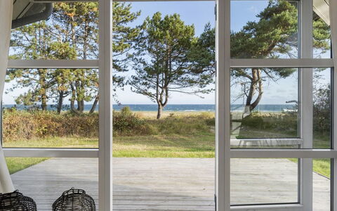 Ilppo - 100M from the Sea: Træ, Etage, Hav, Glas, Ocean, Skygge, Kyst, Hårdttræ, Home Dør, Stol