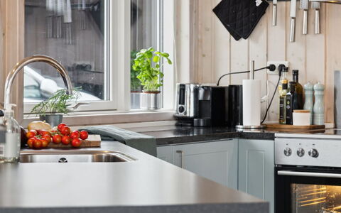 Ilppo - 100M from the Sea: Køkken, Køkken Apparat, Countertop, Indretning, Større Bandage, Husholdningsapparat, Cabinetry, Køkkenvask, Komfur, Gulvbelægning