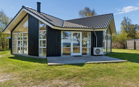 Ilppo - 100M from the Sea: Sommerhus, Tag, Hjem, Garden Bygninger, Stuehus, Sidespor, Estate, Lawn, Have, Gård