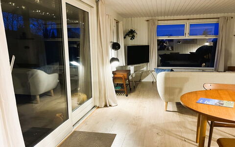 Jani - 620M from the Sea: Møbel, Indretning, Gulvbelægning, Etage, Træ, Værelse, Belysning, Loft, Hjem, Stol