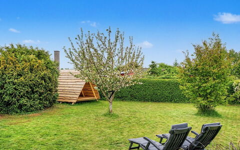 Jarik - 340M from the Sea: Busk, Have, Lawn, Gård, Landscaping, Backyard, Parkere, Udendørs Møbler