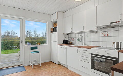 Jarik - 340M from the Sea: Træ, Gulvbelægning, Etage, Køkken, Større Bandage, Indretning, Loft, Hjem, Køkken Apparat, Kompositmateriale