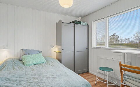 Jarik - 340M from the Sea: Indretning, Loft, Træ, Soveværelse, Gulvbelægning, Etage, Seng, Sengetøj, Værelse, Sengetøj