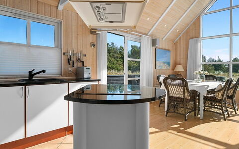 Yanne - 550M from the Sea: Træ, Køkken, Indretning, Gulvbelægning, Møbel, Køkken Apparat, Loft, Countertop, Belysning, Etage