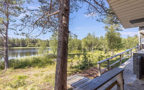 Sevettijärventie 8753: Woodland, Lærk, Sidespor, Bjælkehytte, Veranda, Pine Family, Udendørs Struktur