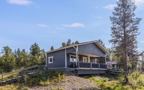 Sevettijärventie 8753: Veranda, Sommerhus, Land Lot, Hjem, Bjælkehytte, Sidespor, Lærk, Woodland, Garden Bygninger
