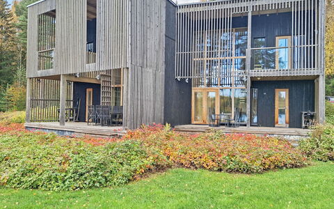 Villa Sinikka 1: Land Lot, Hjem, Sommerhus, Sidespor, Have, Gård, Design, Landscaping, Stuehus, Veranda