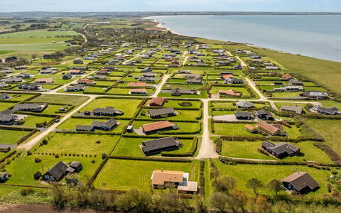 Burghar - 300M to the Fjord: Møbel, Indretning, Træ, Loft, Gulvbelægning, Etage, Trægulve, Køkken & Spisebord, Bord, Lysarmatur