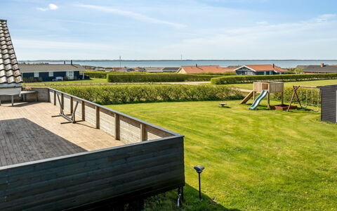 Burghar - 300M to the Fjord: Møbel, Indretning, Træ, Loft, Gulvbelægning, Etage, Trægulve, Køkken & Spisebord, Bord, Lysarmatur