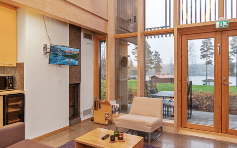 Villa Hanna: Træ, Gulvbelægning, Etage, Møbel, Trægulve, Indretning, Køjeseng, Værelse, Bejdse, Hårdttræ