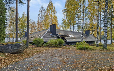 Villa Johanna: Træ, Tag, Sommerhus, Hjem, Land Lot, Woodland, Lærk, Estate, Sidespor