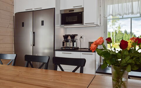 Villa Ruuska: Møbel, Indretning, Gulvbelægning, Træ, Etage, Køkken, Countertop, Køkken Apparat, Stol, Bord